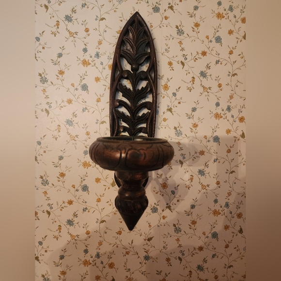Handcarved sconce pair, 17" height, 5"width. Great Condition. - Picture 6 of 9